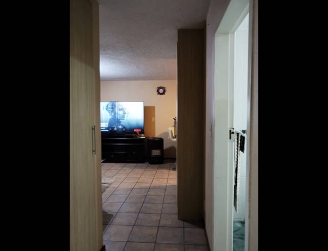 2 BEDROOM APARTMENT FOR SALE IN GLEN MARAIS